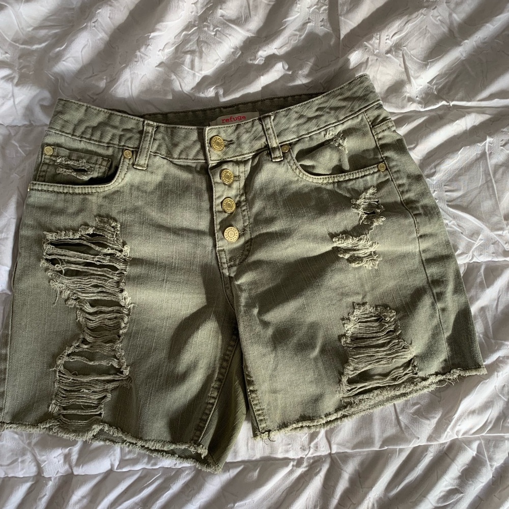 Refuge distressed shorts